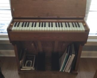 Small - portable - pump organ