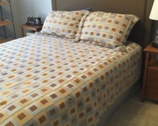 Bedroom - queen bed, mattress, box spring