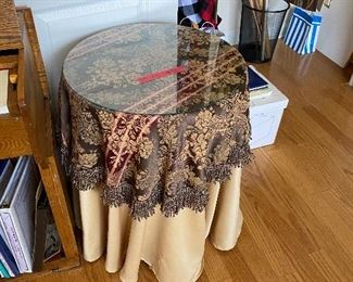 Small 3 leg table with tablecloth, overskirt & glass top