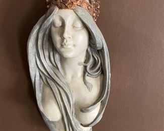 Toscano European Queen Crown