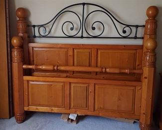 Pine 3pc queen bedroom set (no mattress/Box springs)