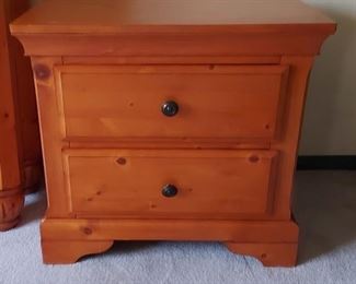 End table, Pine 3pc queen bedroom set (no mattress/Box springs)