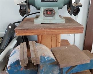 Delta bench grinder and vice