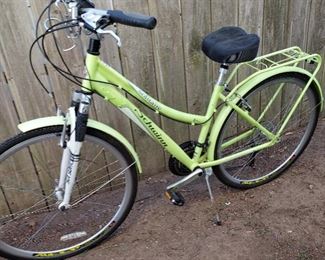 Schwinn Solitaire women's 21 speed bike