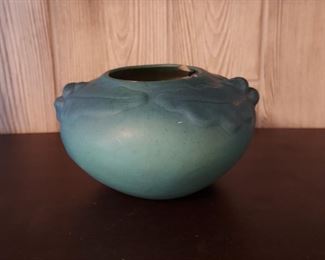 Vintage Van Briggle pot (cracked)