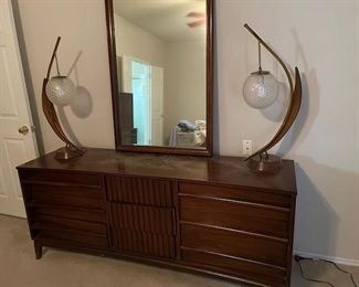 Long dresser with two matching atomic boomerang style lamps