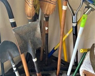 Broom/rake/mop  holder