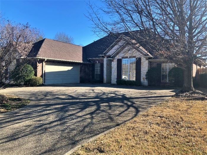 This great Ashmore gated community 2720 sq. ft. garden home, offered by Diane Hodge Horton with Cornerstone, has an option pending; contents and consignments must go!