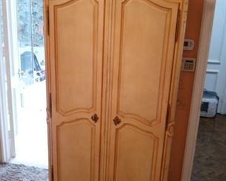 Armoire $125