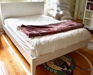Full platform bed