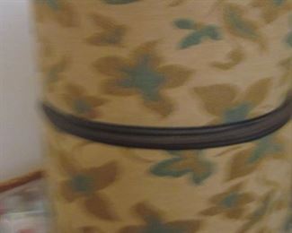 MYSTERY ROUND ZIPPER BOX