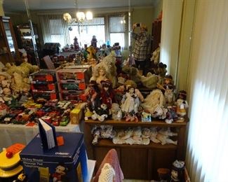 MORE MODEL CARS, IN ORIGINALBOXES (UNOPENNED), DOLLS, ETC.