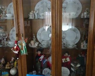 DINNING ROOM HUTCH P PART OF DINNING ROOM SET INCLUDING 6 CHAIRS, 2 LEAFS AND BUFFET - PURCHASED FROM THE MERCHANDISE MART, CHICAGO