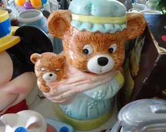 VINTAGE MOTHER BEAR  & CUB COOKIE JAR