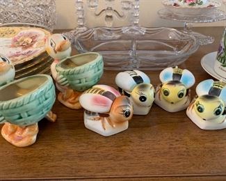 Vintage small honey pots