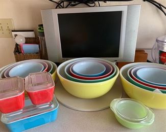 Pyrex nesting bowl sets