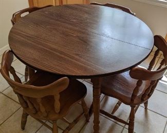 Round Kitchen Table w/ 4 Chairs