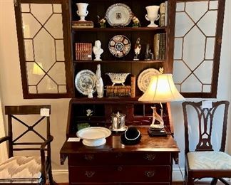 Antique secretary
Staffordshire lamp
Lladro
Antique books