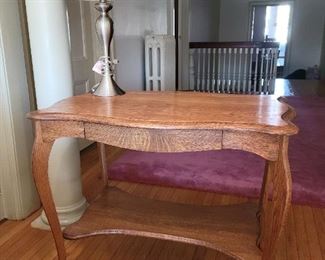 Beautiful Table/Desk with drawer
