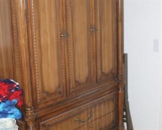 Armoire.