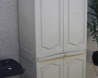 Outdoor storage cabinet