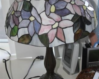 Small size Tiffany Style table lamp.