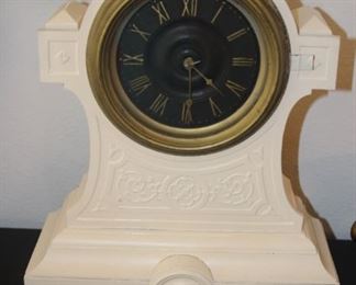 Working metal case mantel clock.