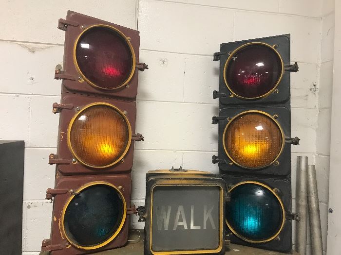 circa ~1940s Eagle intersection traffic lights w/ Bliss glass lenses and a walk signal. GREAT for the office, the kids rec room, the mancave, the woman cave, the bat cave...