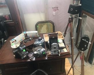 cameras: Universal camera w/tripod, box camera on tripod, various 35mm cameras, Polaroid camera w/case