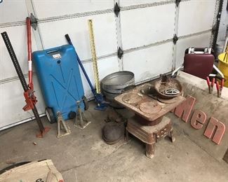 A couple of heavy duty car jacks, stainless steel bowls, stove and a camper sewage containe, a couple of water feeders