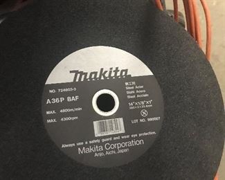 Makita chop saw blades (11)