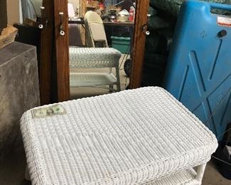 Supreme condition and very clean white wicker table and there are 4 wonderful mirrors!