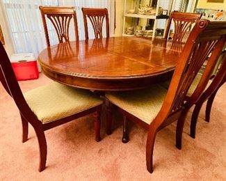 $  375  
American Oval Dining Set
table • 29high 50wide 68deep 
dining chair  • 43high 20wide 25deep