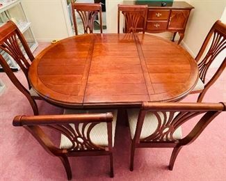 $  375  
American Oval Dining Set
table • 29high 50wide 68deep 
dining chair  • 43high 20wide 25deep