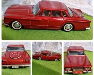 1961 PLYMOUTH VALIANT TIN CAR MADE IN JAPAN