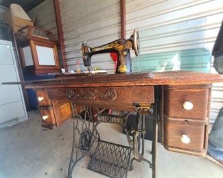 006 Singer Sewing Machine