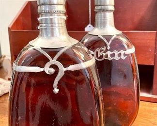 $50 Pair of vintage decanters for Gin and ?. Very unique!