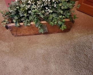 This is a great primitive box