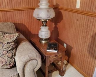 Drop leaf end table