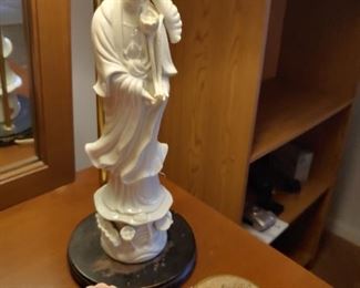 Asian lamp, powder bowls