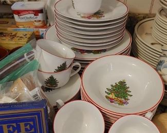Cuthbertson Christmas Dinnerware - missing one plate to complete service for 8 