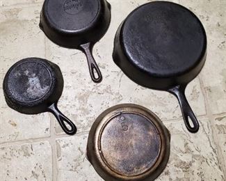 Vintage cast Iron skillet 