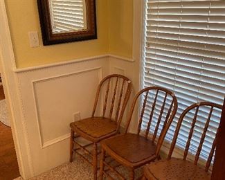 American Shaker Style Windsor Chairs. Set of 8