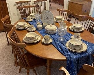 Heywood Wakefield table with three leaves and eight chairs