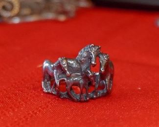 Figural horse ring