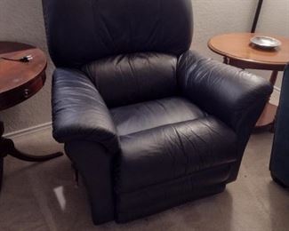 Set of matching leather recliners