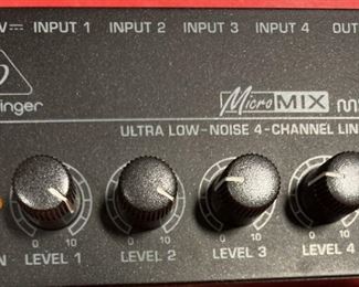 BEHRINGER MICRO-MIX MX400. ULTRA LOW NOISE 4-CHANNEL LINE MIXER. LOOKS LIKE NEW.