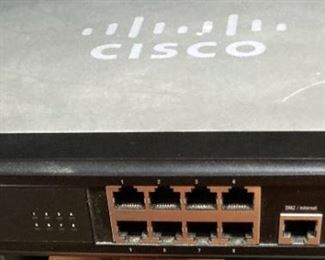 CISCO 10/100  8-PORT VPN ROUTER