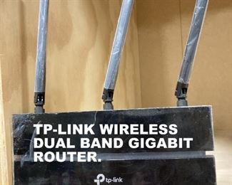 TP-LINK WIRELESS DUAL BAND GIGABIT ROUTER.