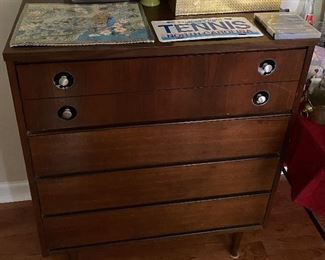 Mid-century Chest of Drawers